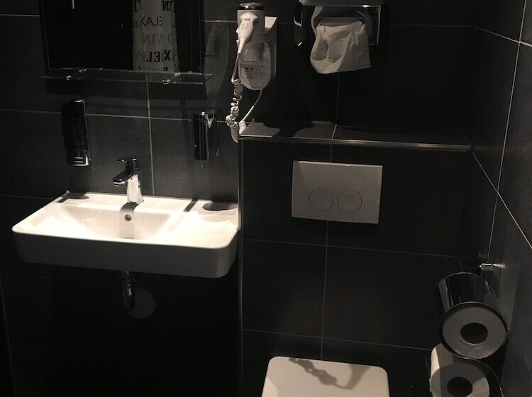 غرفة قياسية, Manofa