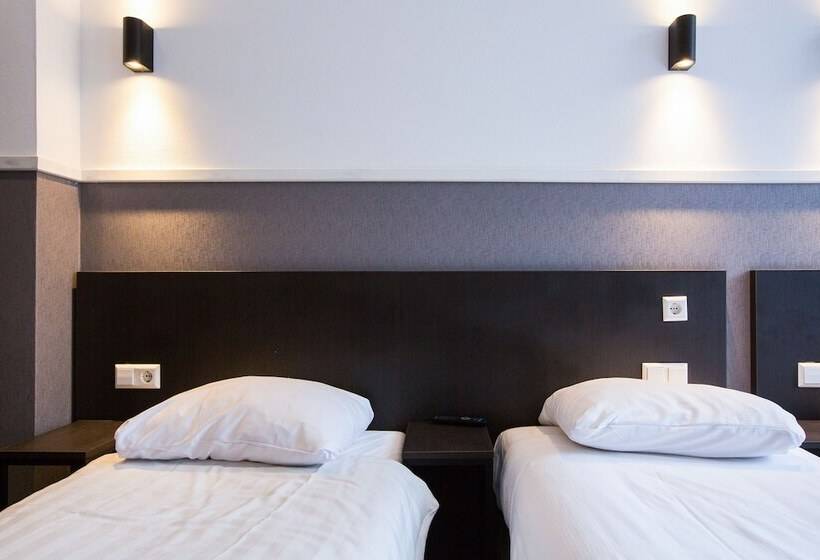 غرفة قياسية رباعية, Manofa