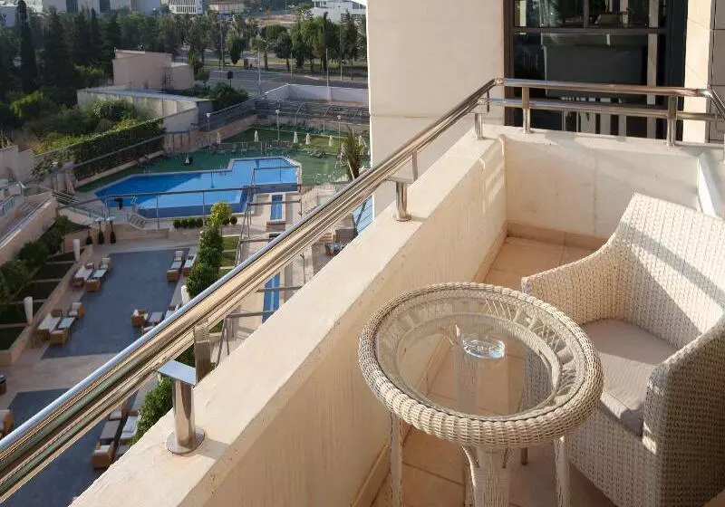 اتاق سوپریور, Nelva