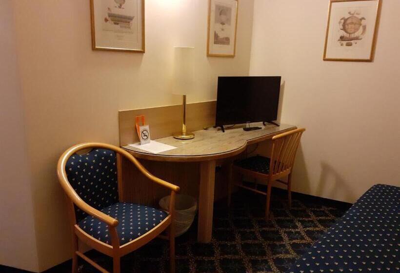 חדר סופריור, Polo