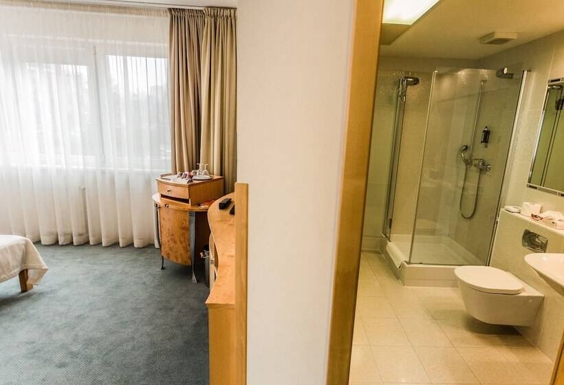 اتاق استاندارد, Set