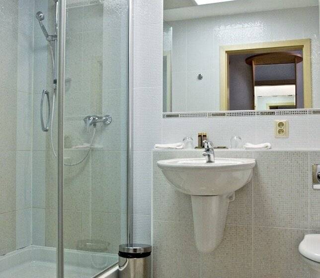 اتاق استاندارد, Set