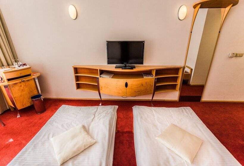 اتاق استاندارد, Set