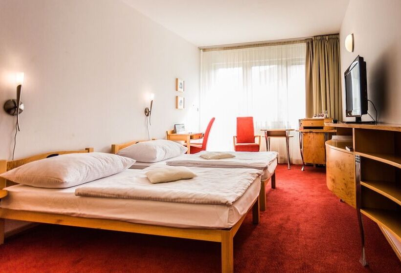 اتاق استاندارد, Set