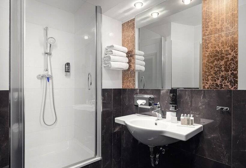 اتاق استاندارد, The Charles