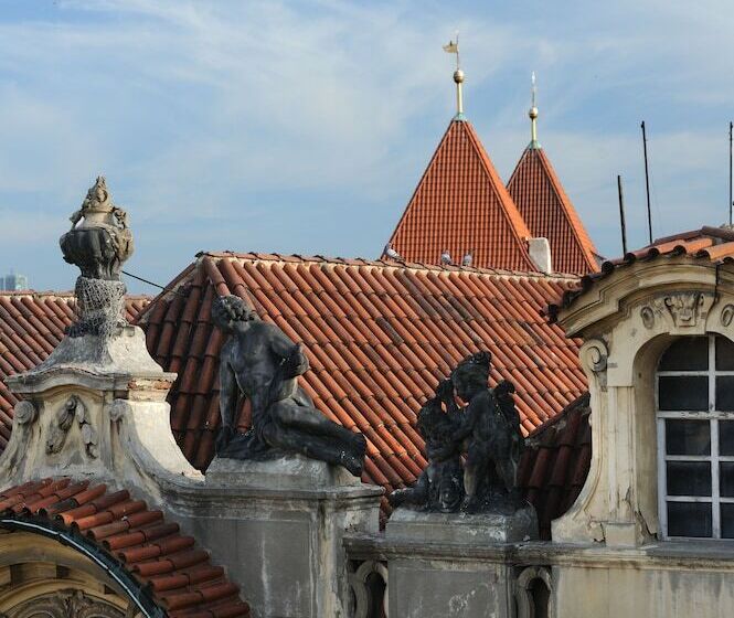 اتاق استاندارد, The Charles