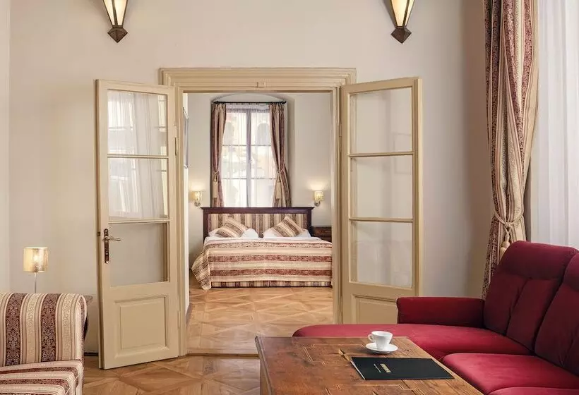 اتاق استاندارد, The Charles