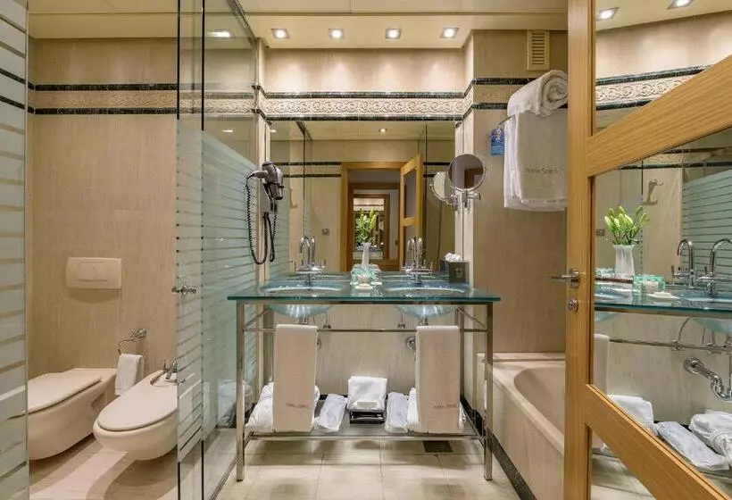اتاق لوکس با چشم‌انداز دریا, Las Arenas Balneario Resort