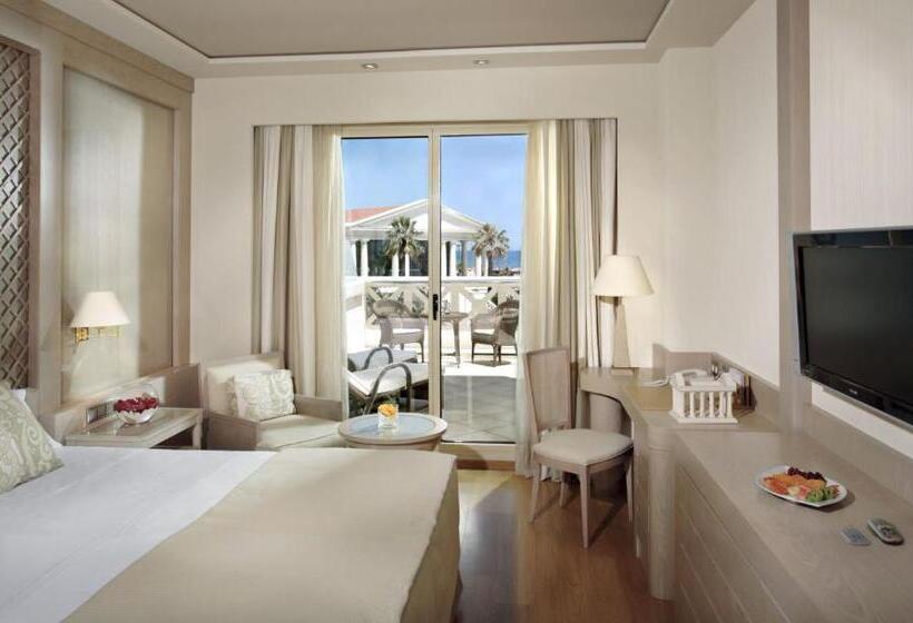 اتاق لوکس با چشم‌انداز دریا, Las Arenas Balneario Resort