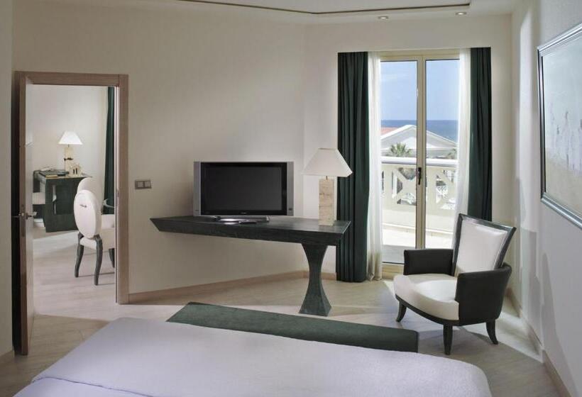 جناح جونيور مطلّ علي البحر, Las Arenas Balneario Resort