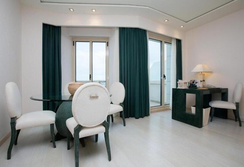 سوییت جونیور با چشم‌انداز دریا, Las Arenas Balneario Resort