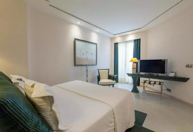 سوییت جونیور با چشم‌انداز دریا, Las Arenas Balneario Resort