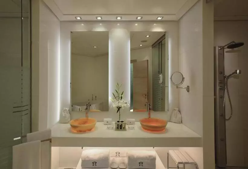 سوییت جونیور با چشم‌انداز دریا, Las Arenas Balneario Resort