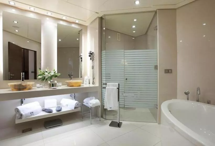 سوییت جونیور با چشم‌انداز دریا, Las Arenas Balneario Resort