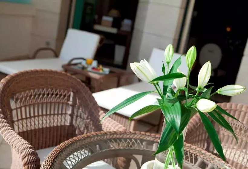سوییت جونیور با چشم‌انداز دریا, Las Arenas Balneario Resort