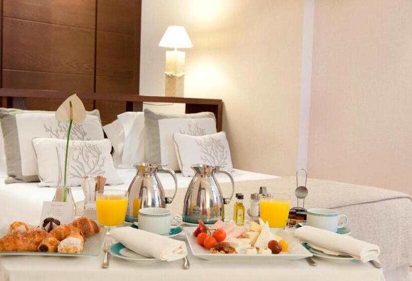 جناح جونيور مطلّ علي البحر, Las Arenas Balneario Resort