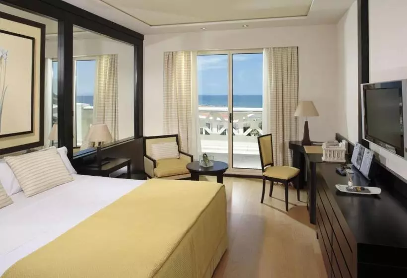 اتاق اجرایی با چشم‌انداز دریا, Las Arenas Balneario Resort