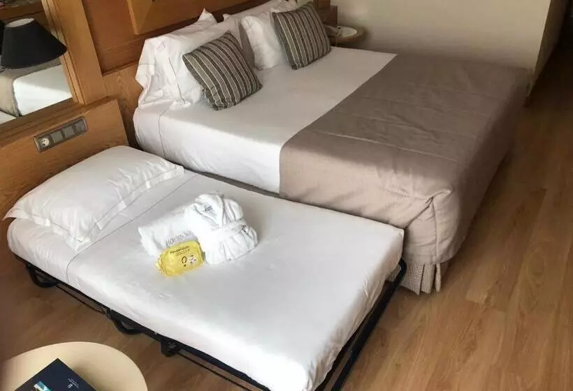 اتاق کلاسیک سه تخته, Las Arenas Balneario Resort