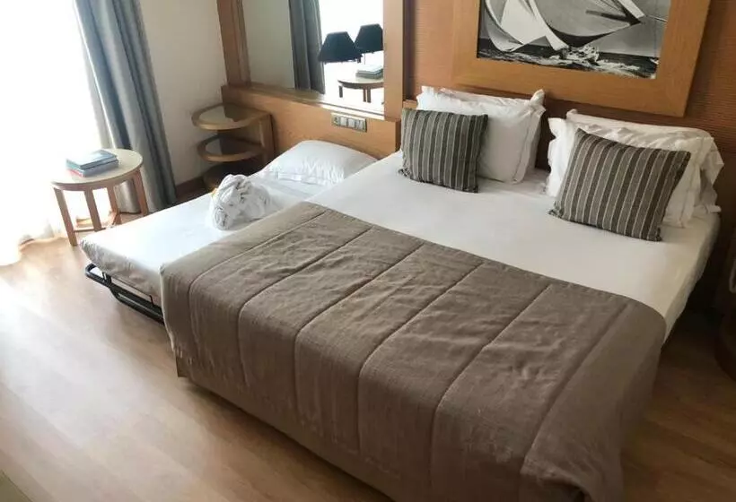 اتاق لوکس با چشم‌انداز دریا, Las Arenas Balneario Resort
