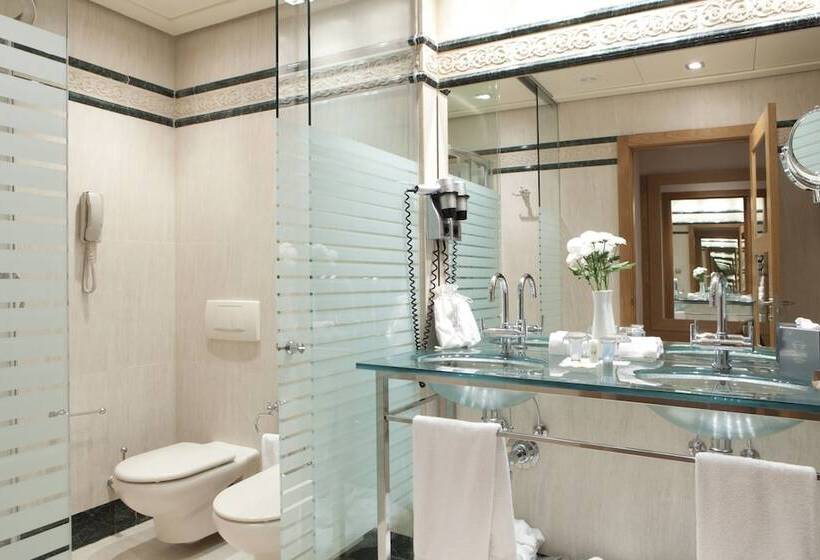 اتاق لوکس با چشم‌انداز دریا, Las Arenas Balneario Resort