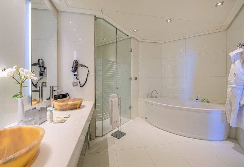 جناح جونيور مطلّ علي البحر, Las Arenas Balneario Resort