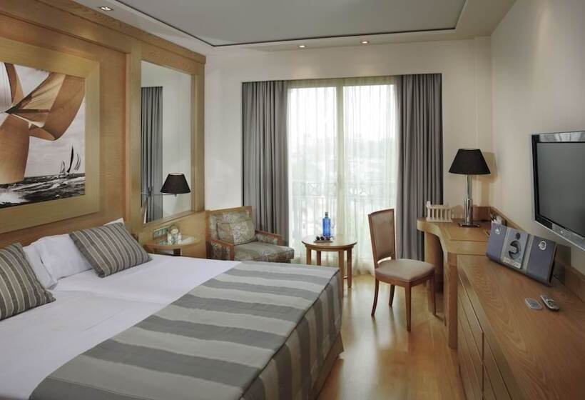 غرفة كلاسيكية ثلاثية, Las Arenas Balneario Resort