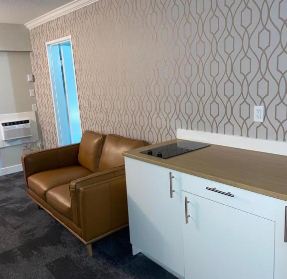 جناح, The Vic, Ascend Hotel Collection