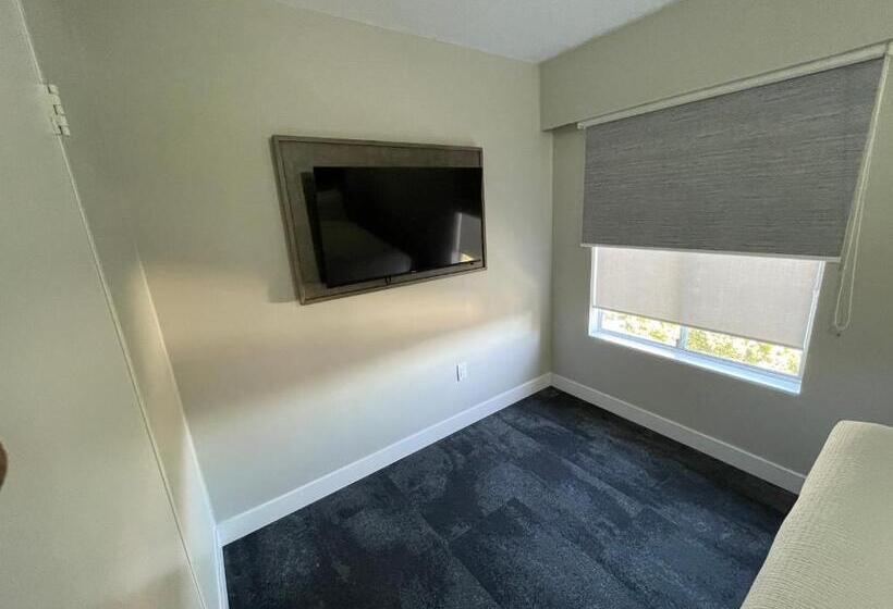 جناح, The Vic, Ascend Hotel Collection