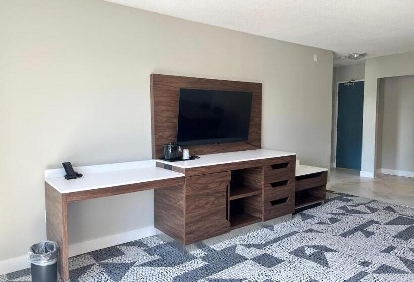 جناح, The Vic, Ascend Hotel Collection