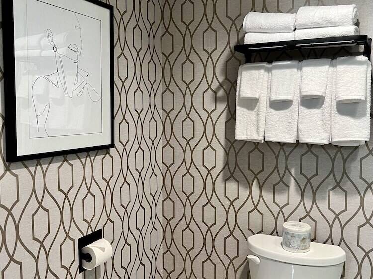 جناح, The Vic, Ascend Hotel Collection