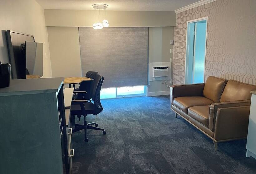 جناح, The Vic, Ascend Hotel Collection