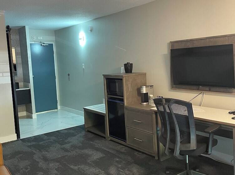 جناح, The Vic, Ascend Hotel Collection