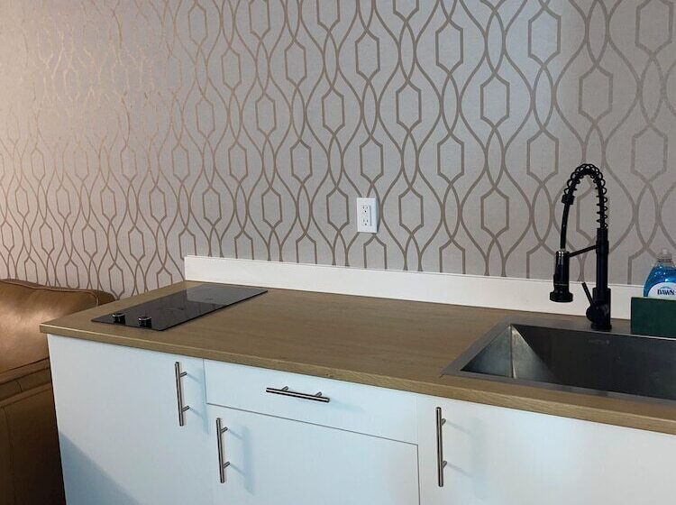 جناح, The Vic, Ascend Hotel Collection