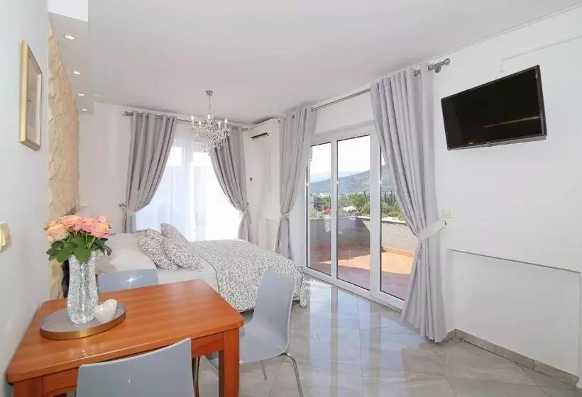استودیوی لوکس, Villa Antea Apartments
