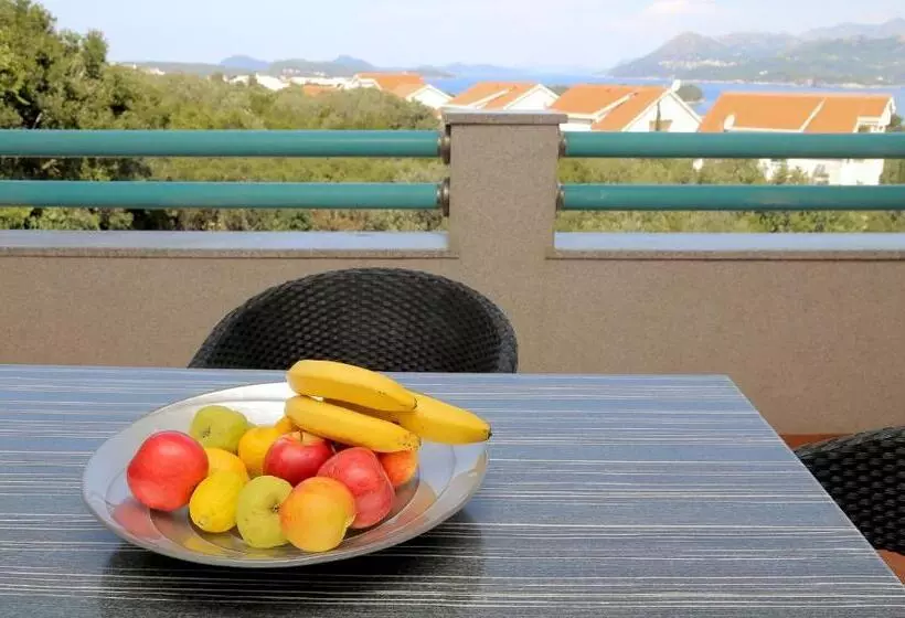 آپارتمان ممتاز دوخوابه رو به دریا, Villa Antea Apartments
