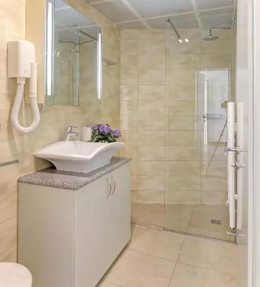 آپارتمان ممتاز دوخوابه رو به دریا, Villa Antea Apartments