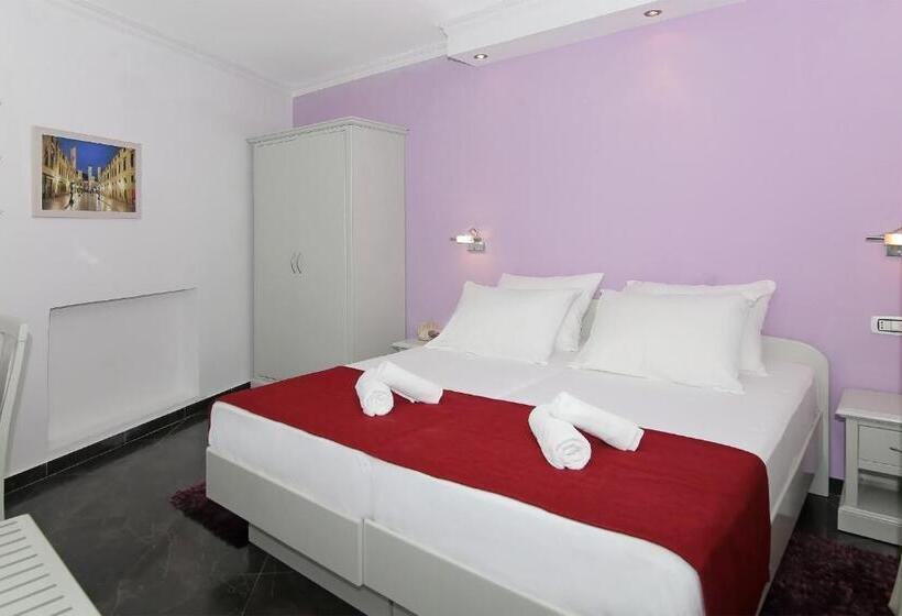 Superior 2-bedroom flat with sea view, Villa Antea Apartments