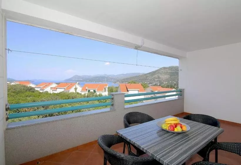 آپارتمان ممتاز دوخوابه رو به دریا, Villa Antea Apartments