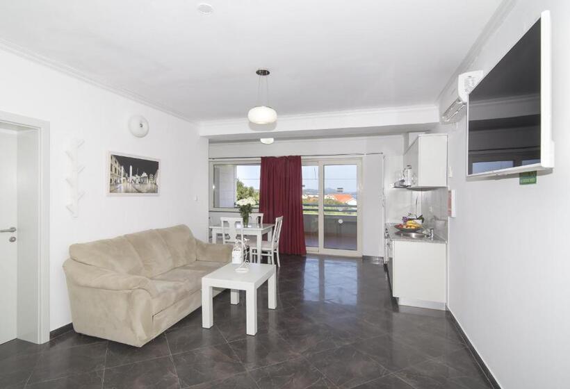 Superior 2-bedroom flat with sea view, Villa Antea Apartments