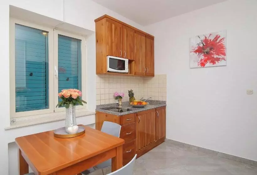 استودیوی لوکس, Villa Antea Apartments