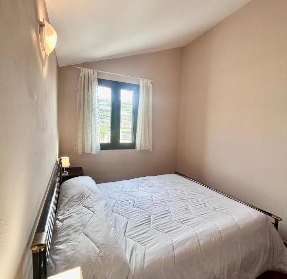 آپارتمان 1 خوابه با تراس, Agriturismo Azzurra Biricchina