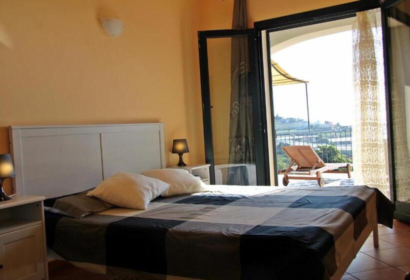 شقة غرفة واحدة مزودة بتراس, Agriturismo Azzurra Biricchina