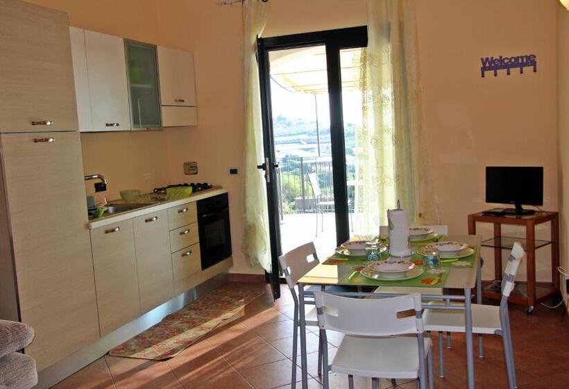 آپارتمان 1 خوابه با تراس, Agriturismo Azzurra Biricchina