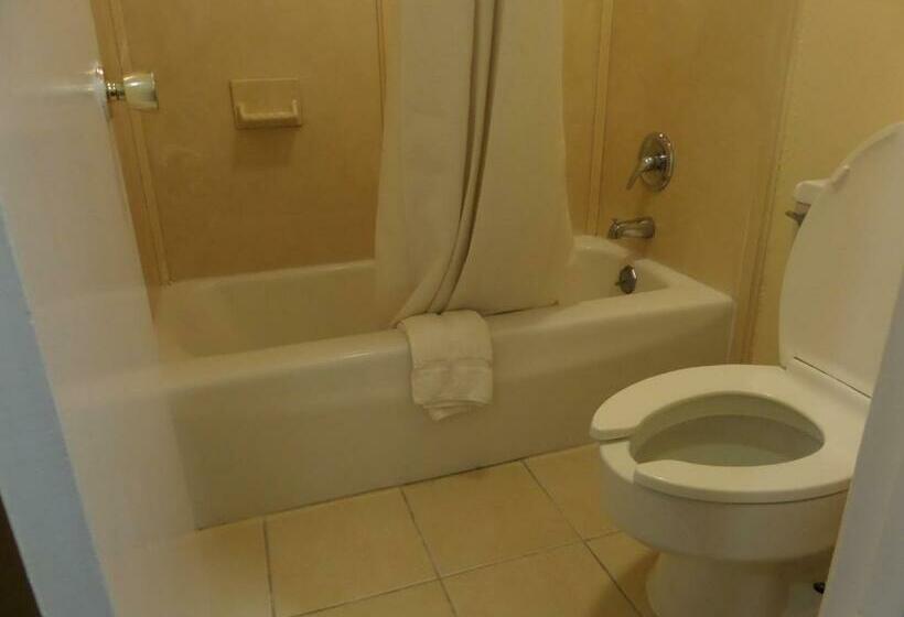 غرفه قياسيه سريرين مزدوجين, Jeffersonian Motor Inn