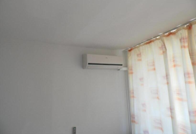 غرفة قياسية ثلاثية مزودة بشرفة, Park Hotel Kamchia