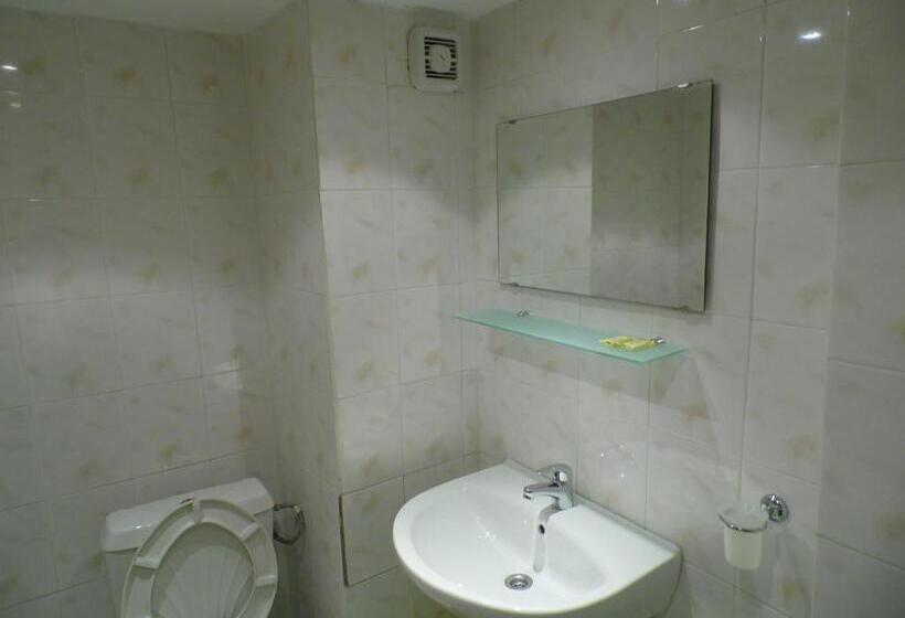 Трехместный Номер Стандарт с Балконом, Park Hotel Kamchia