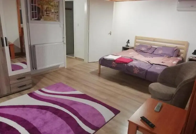 Huoneisto 1 Makuuhuone Puutarhanäkymä, Asta La Vista Vendégház