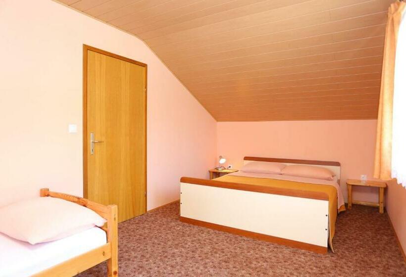 带阳台标准四人间, Rooms With A Parking Space Slunj, Plitvice   17502