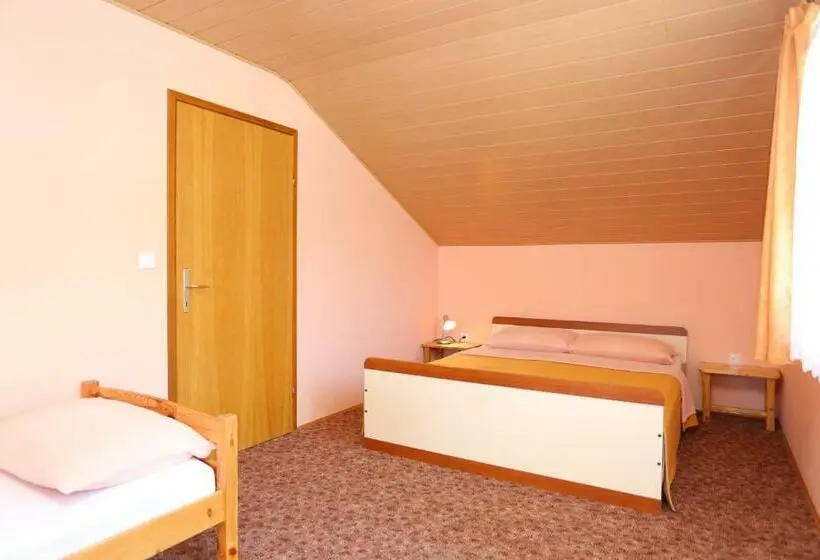 バルコニー付スタンダード4ベッドルーム, Rooms With A Parking Space Slunj, Plitvice 17502