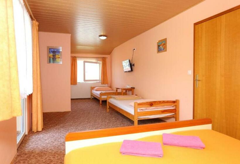 带阳台标准四人间, Rooms With A Parking Space Slunj, Plitvice   17502